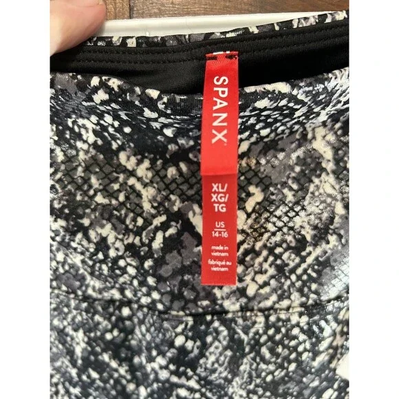 SPANX Faux Leather Snake Print Leggings (grey snake) Girls Sz XL 14/16